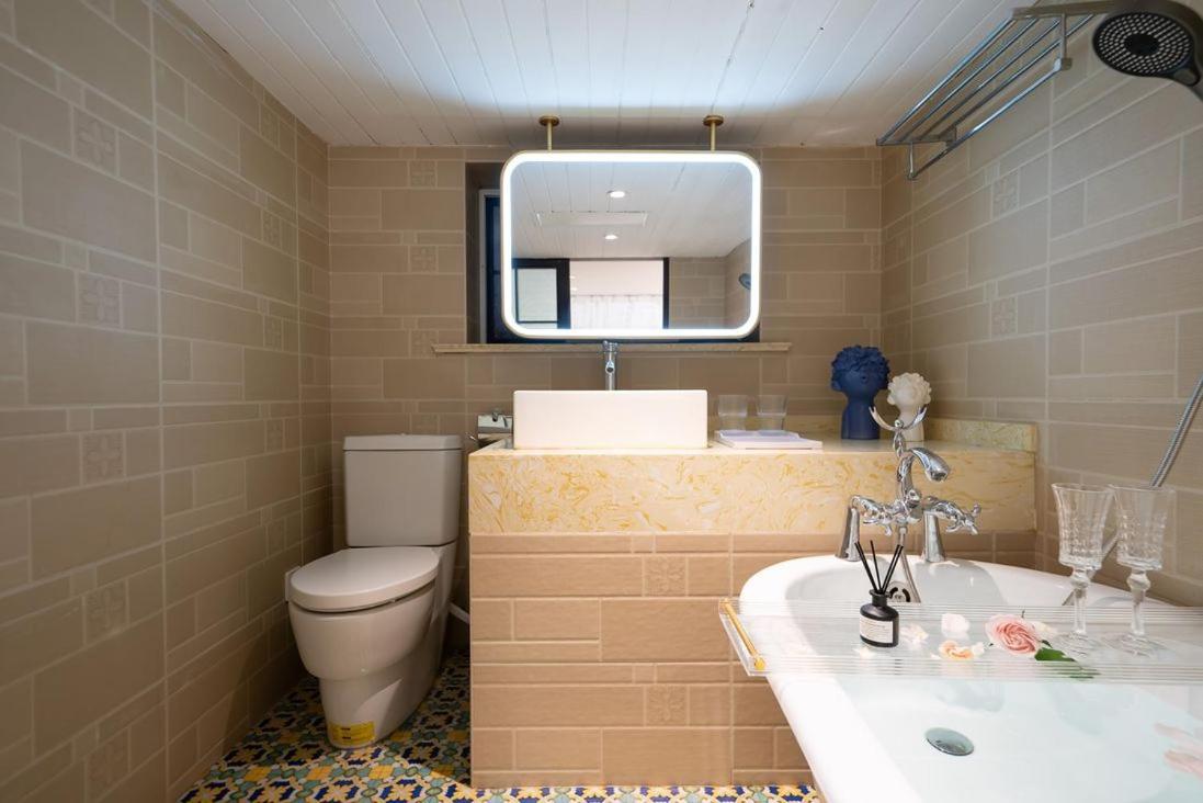 Apartment Hills & Serendipity Family Boutique Near Line13 Mid Huaihai Road Shanghai
